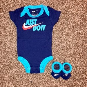5/$20 Nike baby set